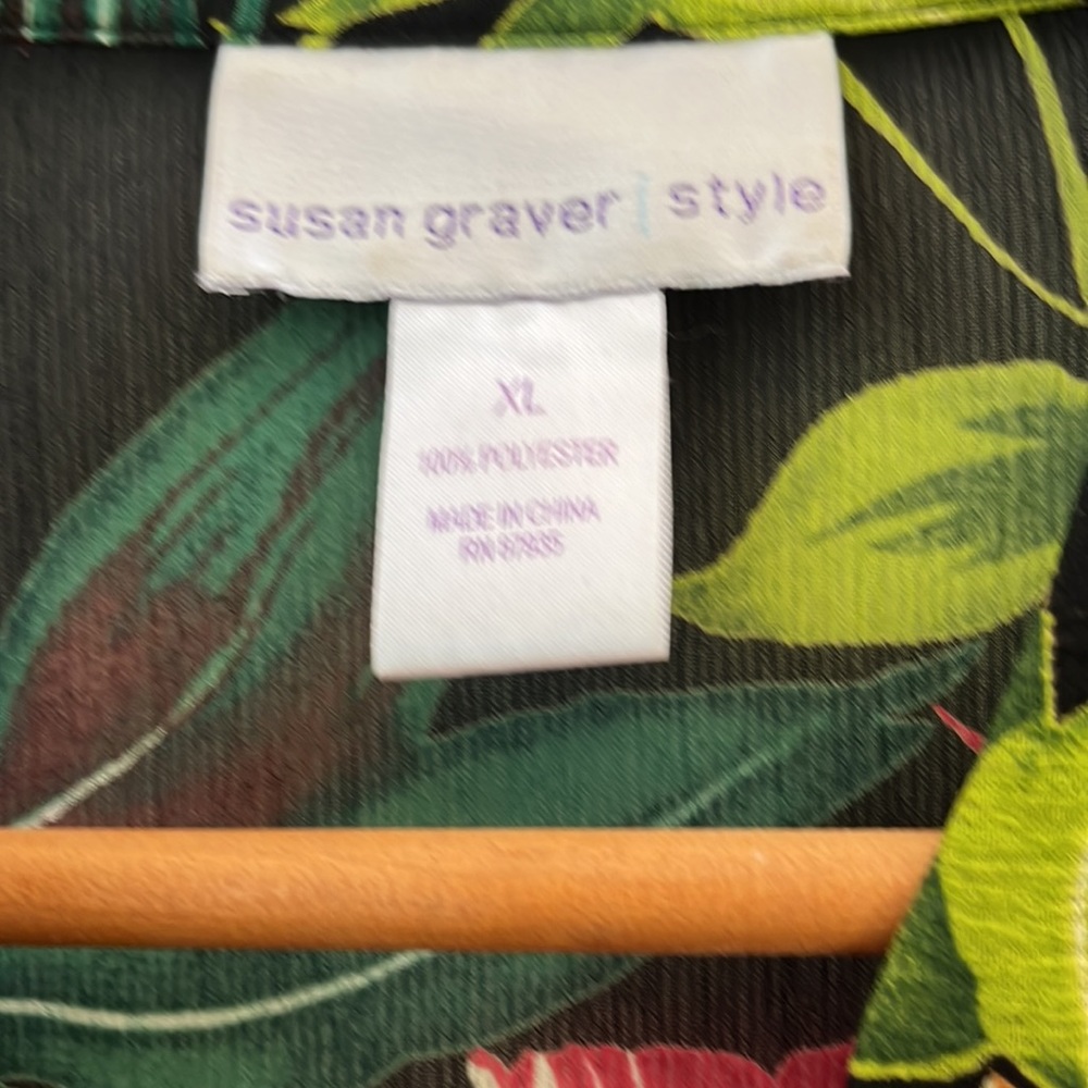 Gorgeous Susan Graver Black Floral Blouse/Jacket SizeXL - Picture 3 of 6